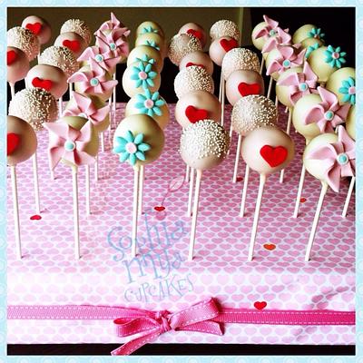 Cake pops  - Cake by Sophia Mya Cupcakes (Nanvah Nina Michael)