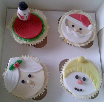 Christmas Cupcakes - Cake by kimlinacakesandcraft