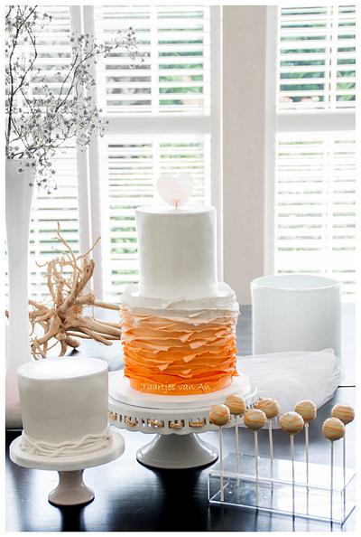 Sweet Table Orange Ruffles and ricepaper heart - Cake by Taartjes van An (Anneke)