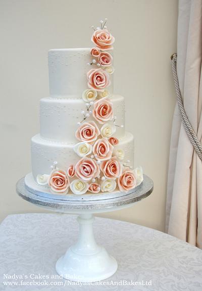 peachy cascade of roses - Cake by Nadya