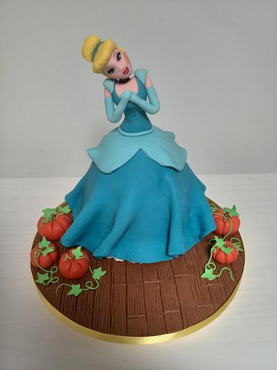 Cinderella - Cake by Sugar Duckie (Maria McDonald)
