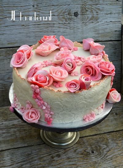 birthday cake, sweet roses and lace - Cake by Judith-JEtaarten