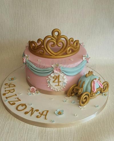 Cinderella style - Cake by Heidi's little cakery