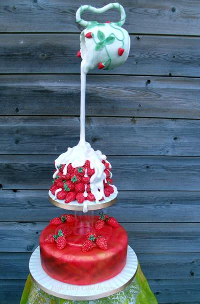 Strawberries and Cream Cake - Cake by Yve mcClean