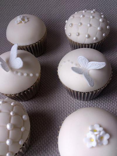 Christening cupcakes - Cake by Dollybird Bakes