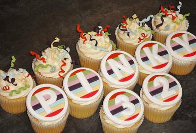 Birthday cupcakes with rainbow stripes and streamers - Cake by Krumblies Wedding Cakes