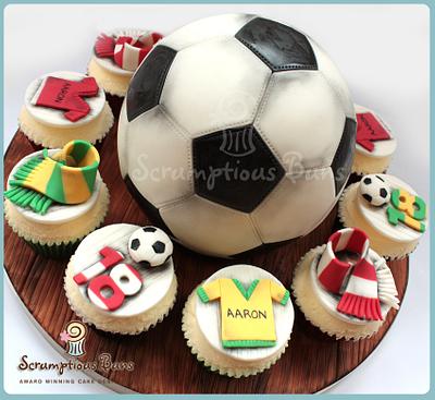 Big Cake Little Cakes : Football Fan - Cake by Scrumptious Buns