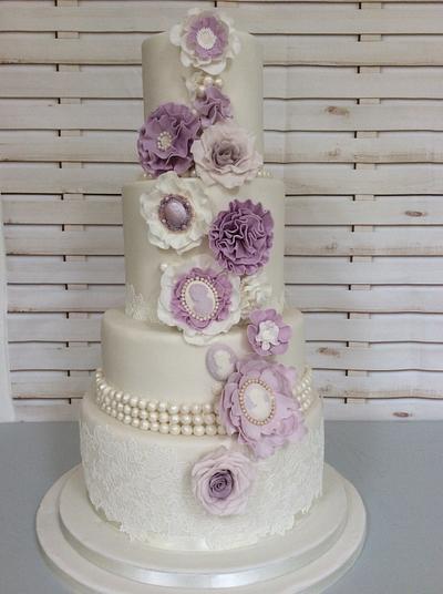 Lovely in lilacs - Cake by Jo @joytoeatcakes