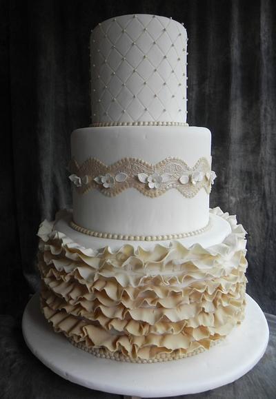 Romantic  - Cake by Monica Garzon Hoheb