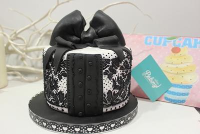 Black & White Cake - Cake by Irene Gutiérrez- Irene Bakery