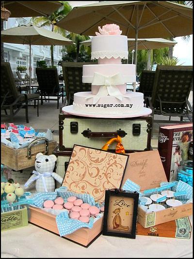Vintage themed wedding cake - Cake by weennee
