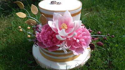 Golden stripes with pink flowers - Cake by Zuzana Kmecova