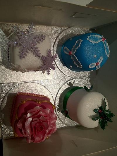 Mini cakes - Cake by Hanan George Jiries