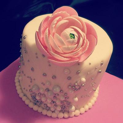 Small 6 inch cake with a sugar ranunculus flower - Cake by Danijela Lilchickcupcakes