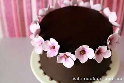 Mini Cake with sugar hydrangea and chocolate fondant - Cake by Valentina's Sugarland