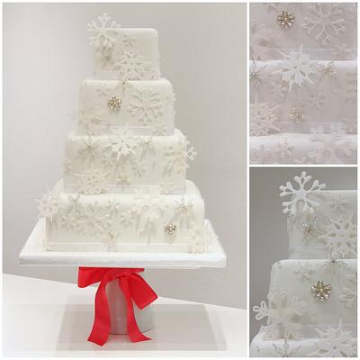 Shimmering Snowflakes - Cake by TiersandTiaras
