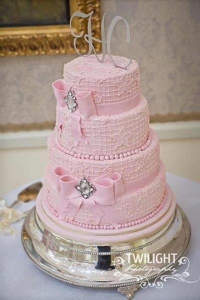Pink vintage wedding cake - Cake by frostingbakery