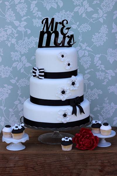 Black and white anemone cake  - Cake by TLC