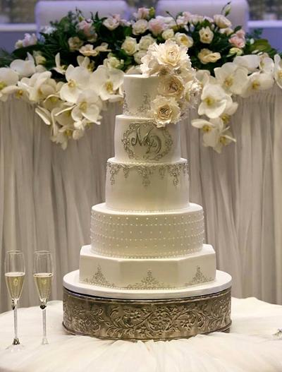 Monogram wedding cake - Cake by Sweet House Cakes and Pastries
