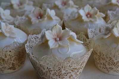 Novelli Cupcakes - Cake by Tiers of Indulgence