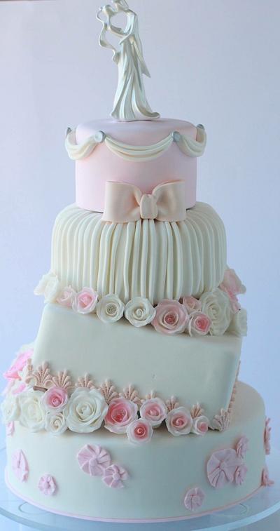 Elegant wedding cake - Cake by Bioled
