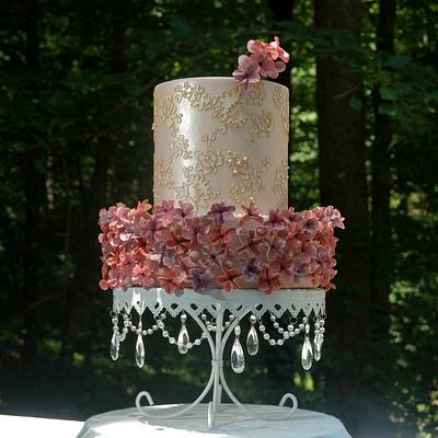 Graceful Pink Garden Cake - Cake by Leyda Vakarelov