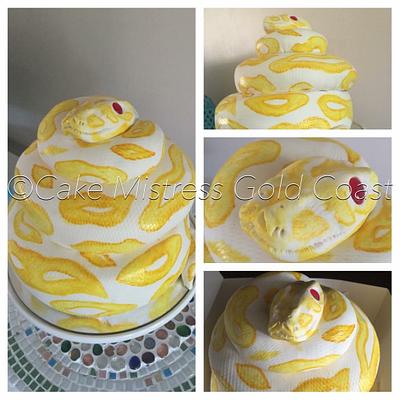 Albino Python cake - Cake by Alana 