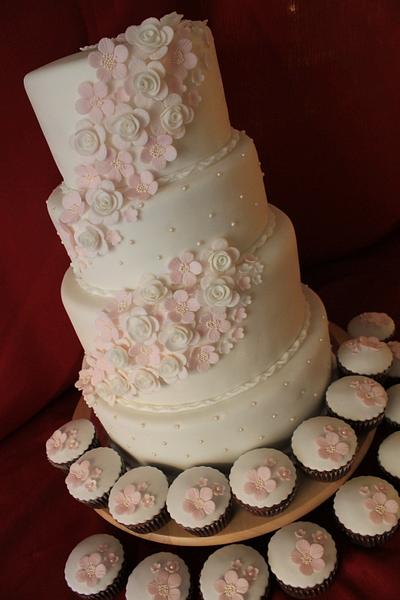 Bride loves pink - Cake by Kateřina Lončáková