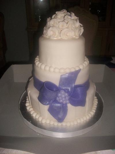 White and Purple Elegance - Cake by caymancake