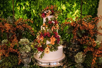 Wedding Cake and Tropical sugar flowers - Cake by Carol Pato