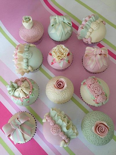 Romantic Vintage Cupcakes - Cake by CakeyBakey Boutique