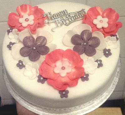 flower cake - Cake by Tracycakescreations