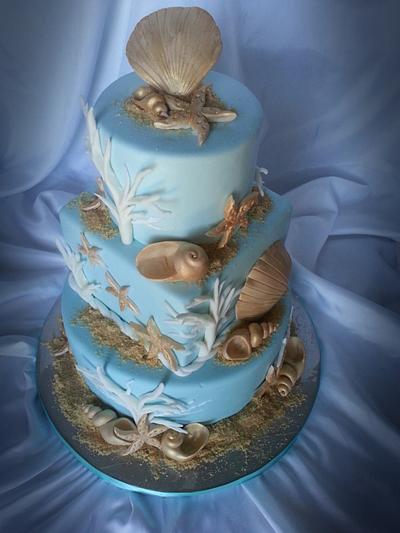 Gold seashells - Cake by Francesca Tuzzolino