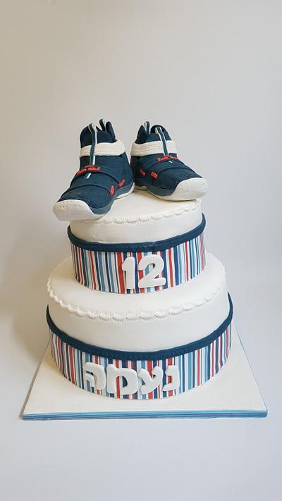 Basketball girls shoes - Cake by Netta