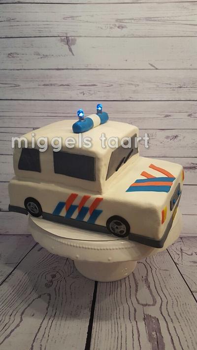 police car - Cake by henriet miggelenbrink