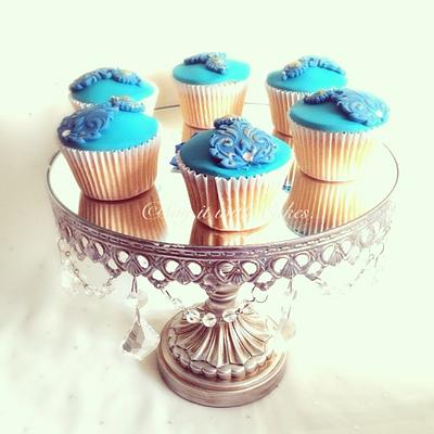 Blue ruffles & Antique gold - Cake by Say it with Cakes