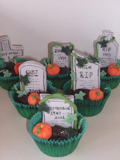 Halloween cupcakes  - Cake by Tracey