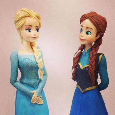 Elsa & Anna - Cake by Valeria Antipatico