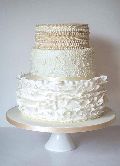 Pearls lace & ruffles  - Cake by Happyhills Cakes