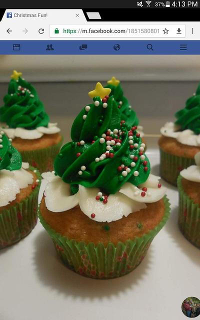 Christmas Cupcakes - Cake by NikkiBakesCakes