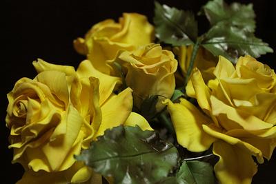 Yellow roses - Cake by Estrele Cakes 