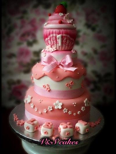 Cupcake cake - Cake by V&S cakes