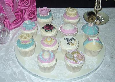 Vintage Cupcakes - Cake by janicingcloud