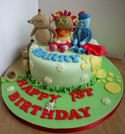 In the Garden - Cake by Totally Scrumptious