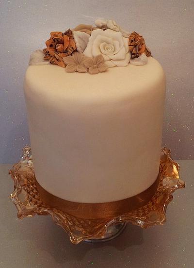 Amber Roses - Cake by Sarah Poole