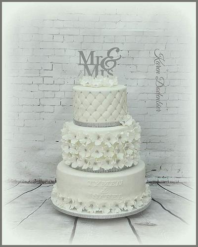 White wedding cake - Cake by Karen Dodenbier