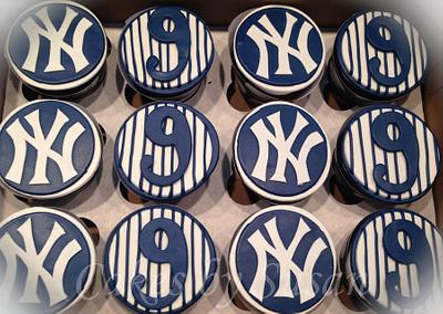 New York Yankee cupcakes - Cake by Skmaestas