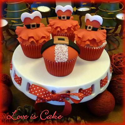 Mr and Mrs Claus Cupcakes - Cake by Helen Geraghty