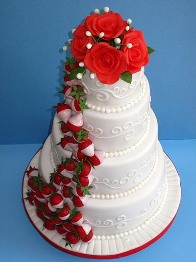 wedding cake strawberry  - Cake by Jana Cakes