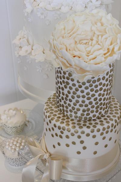 Gold enchantment cake - Cake by Poppy Pickering